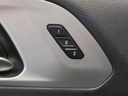 Used 2025 Chrysler Pacifica Limited FWD image 19