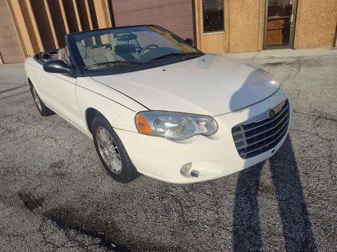 Used 2006 Chrysler Sebring Touring FWD image 4