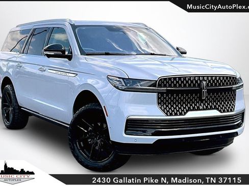 Used 2025 Lincoln Navigator L Reserve AWD/4WD image 1