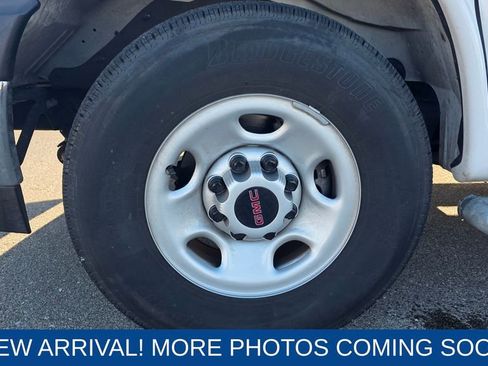 Used 2024 GMC Savana 2500 w/ Driver Convenience Package image 10