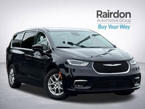 Used 2023 Chrysler Pacifica Touring-L image 1