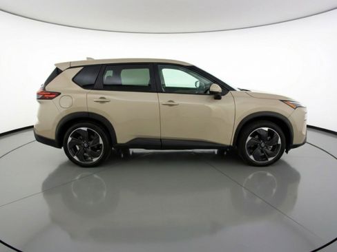 Used 2025 Nissan Rogue SV image 11
