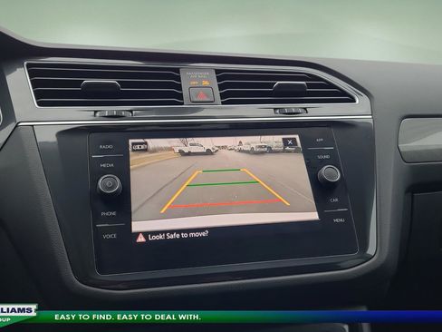 Used 2024 Volkswagen Tiguan SE image 19