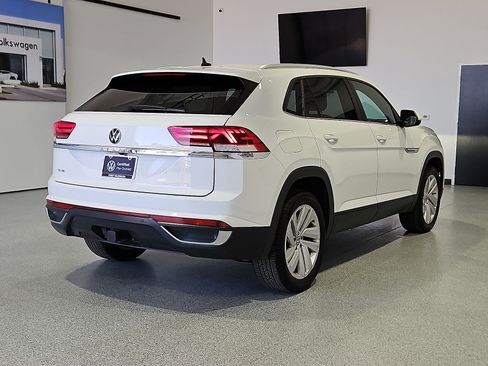 Used 2023 Volkswagen Atlas Cross Sport SE FWD image 8