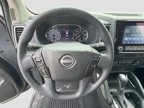 Used 2023 Nissan Frontier SV image 11
