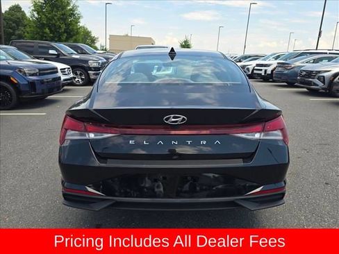 Used 2023 Hyundai Elantra SEL FWD image 4