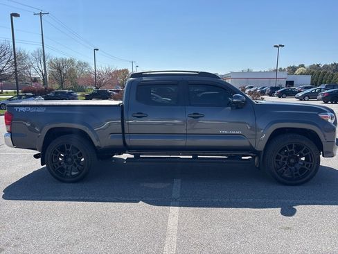 Used 2017 Toyota Tacoma TRD Off-Road w/ Tow Package image 2