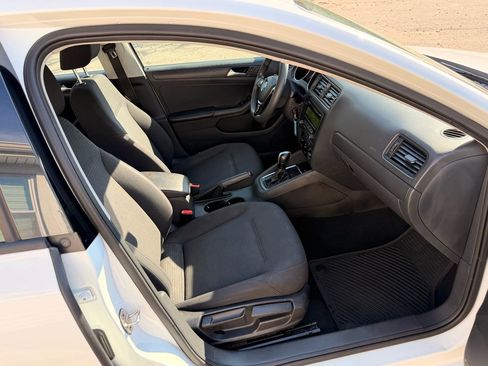 Used 2015 Volkswagen Jetta S image 23
