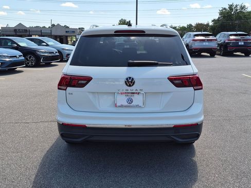 Used 2024 Volkswagen Tiguan SE FWD image 4