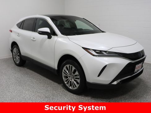 Used 2024 Toyota Venza LE image 4