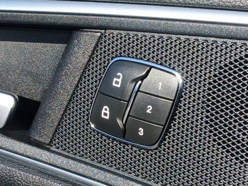 Used 2018 Ford Edge Titanium image 17