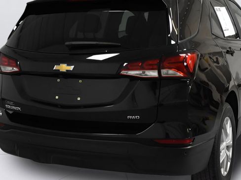 Used 2023 Chevrolet Equinox LS AWD/4WD image 3