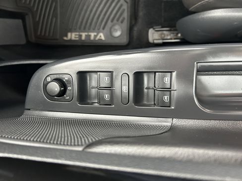 Used 2014 Volkswagen Jetta TDI image 16