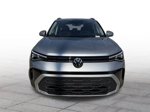 Used 2025 Volkswagen Taos SE w/ Panoramic Sunroof Package image 2