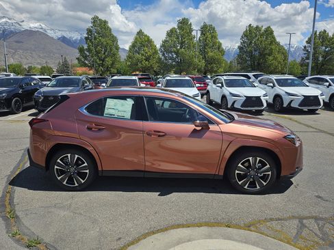 New 2026 Lexus UX 300h AWD image 4