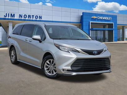 Used 2021 Toyota Sienna XLE