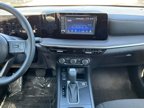 Used 2025 Nissan Kicks S AWD/4WD image 15