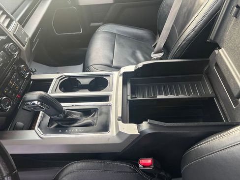 Used 2015 Ford F150 Lariat image 16