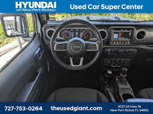 Used 2022 Jeep Gladiator Overland w/ LED Lighting Group AWD/4WD image 19