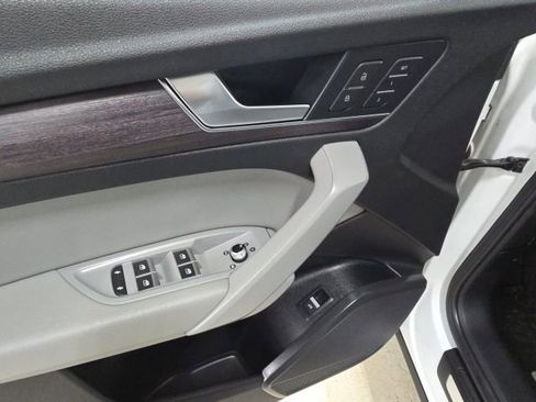 Used 2021 Audi Q5 2.0T Premium w/ Convenience Package image 18