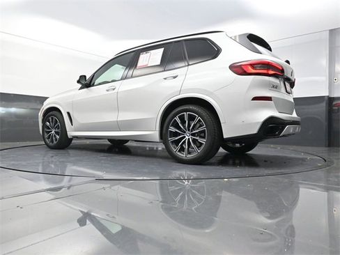 Used 2022 BMW X5 xDrive40i w/ M Sport Package image 31