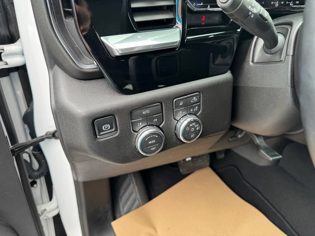 Used 2026 GMC Sierra 1500 SLT AWD/4WD image 12
