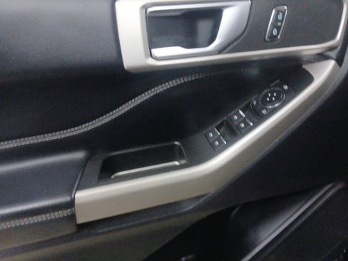 Used 2020 Ford Explorer XLT w/ Equipment Group 202A image 17