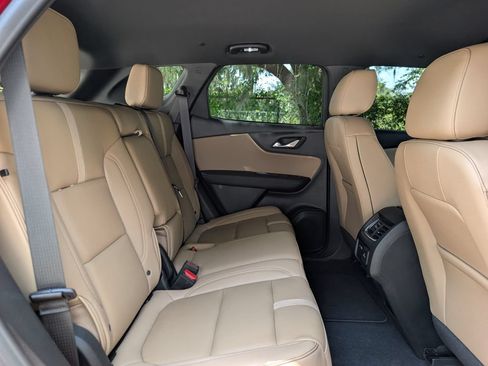 Used 2024 Chevrolet Blazer Premier w/ Enhanced Convenience Package FWD image 19