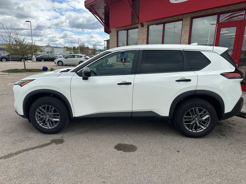 Used 2021 Nissan Rogue S AWD/4WD image 6