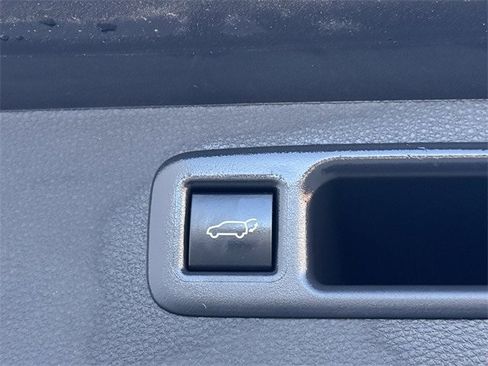 Used 2023 Toyota Highlander XLE image 37