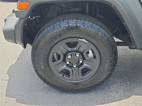 Used 2025 Jeep Wrangler Sport AWD/4WD image 7