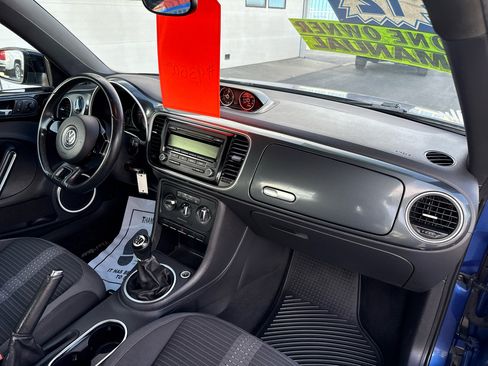 Used 2012 Volkswagen Beetle 2.0T image 22