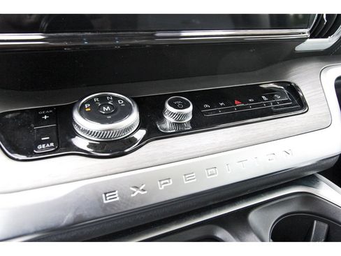 Used 2025 Ford Expedition Max Platinum w/ Driver's Package AWD/4WD image 28