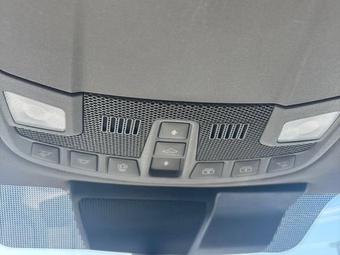 Used 2019 Ford F150 Lariat w/ Equipment Group 502A Luxury AWD/4WD image 13