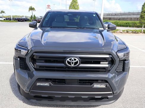 Used 2025 Toyota Tacoma SR5 AWD/4WD image 5