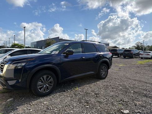Used 2025 Nissan Pathfinder SV AWD/4WD image 9