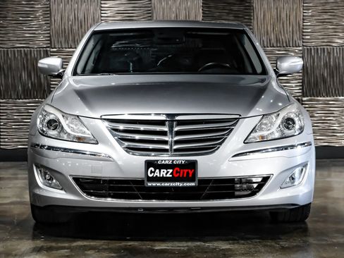Used 2013 Hyundai Genesis 3.8 w/ Premium Pkg RWD image 6