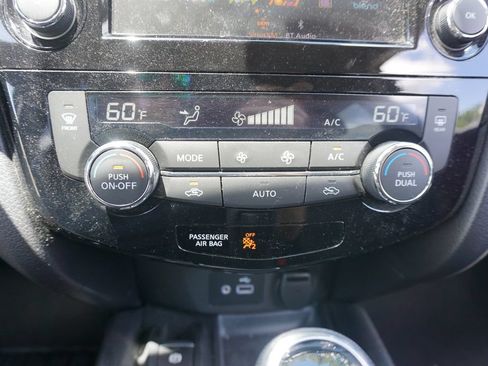 Used 2020 Nissan Rogue SV w/ Premium Package FWD image 11