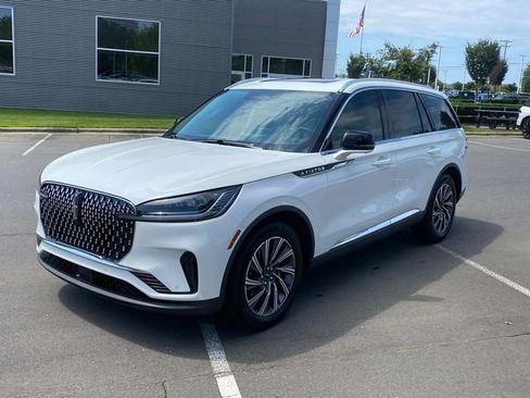 New 2026 Lincoln Aviator 2WD image 3