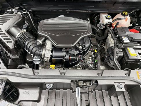 Used 2023 GMC Acadia Denali w/ Black Diamond Edition image 32