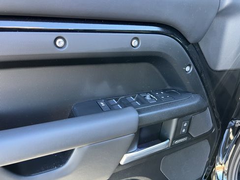 Certified 2025 Land Rover Defender 130 V8 image 16