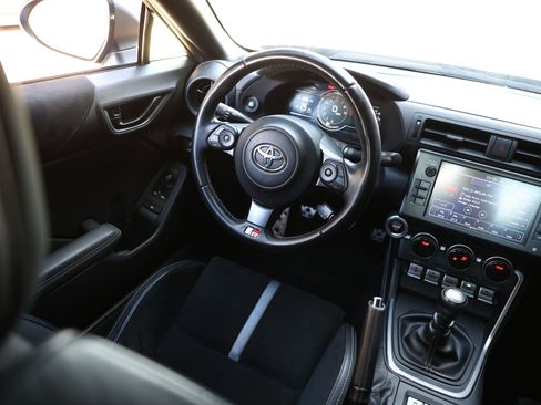 Used 2023 Toyota GR86 Premium image 27