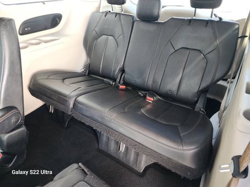 Used 2017 Chrysler Pacifica Touring-L Plus FWD image 13