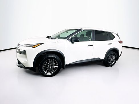 Used 2023 Nissan Rogue S image 4