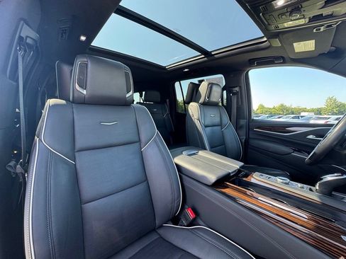 Certified 2023 Cadillac Escalade ESV Premium Luxury AWD/4WD image 28