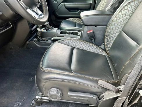 Used 2023 Jeep Gladiator Overland AWD/4WD image 15