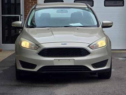 Used 2017 Ford Focus SE image 3