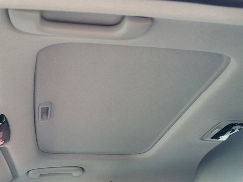 Used 2023 Kia Niro SX image 13