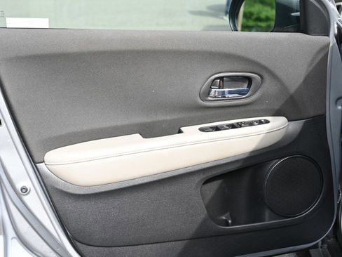 Used 2020 Honda HR-V LX image 16