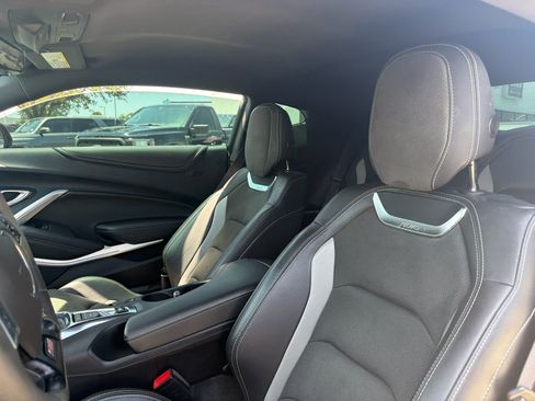 Used 2020 Chevrolet Camaro SS RWD image 8